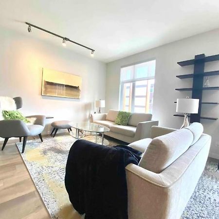 Brand New 3-Bedroom Condo In The Heart Of Sidney Exterior photo